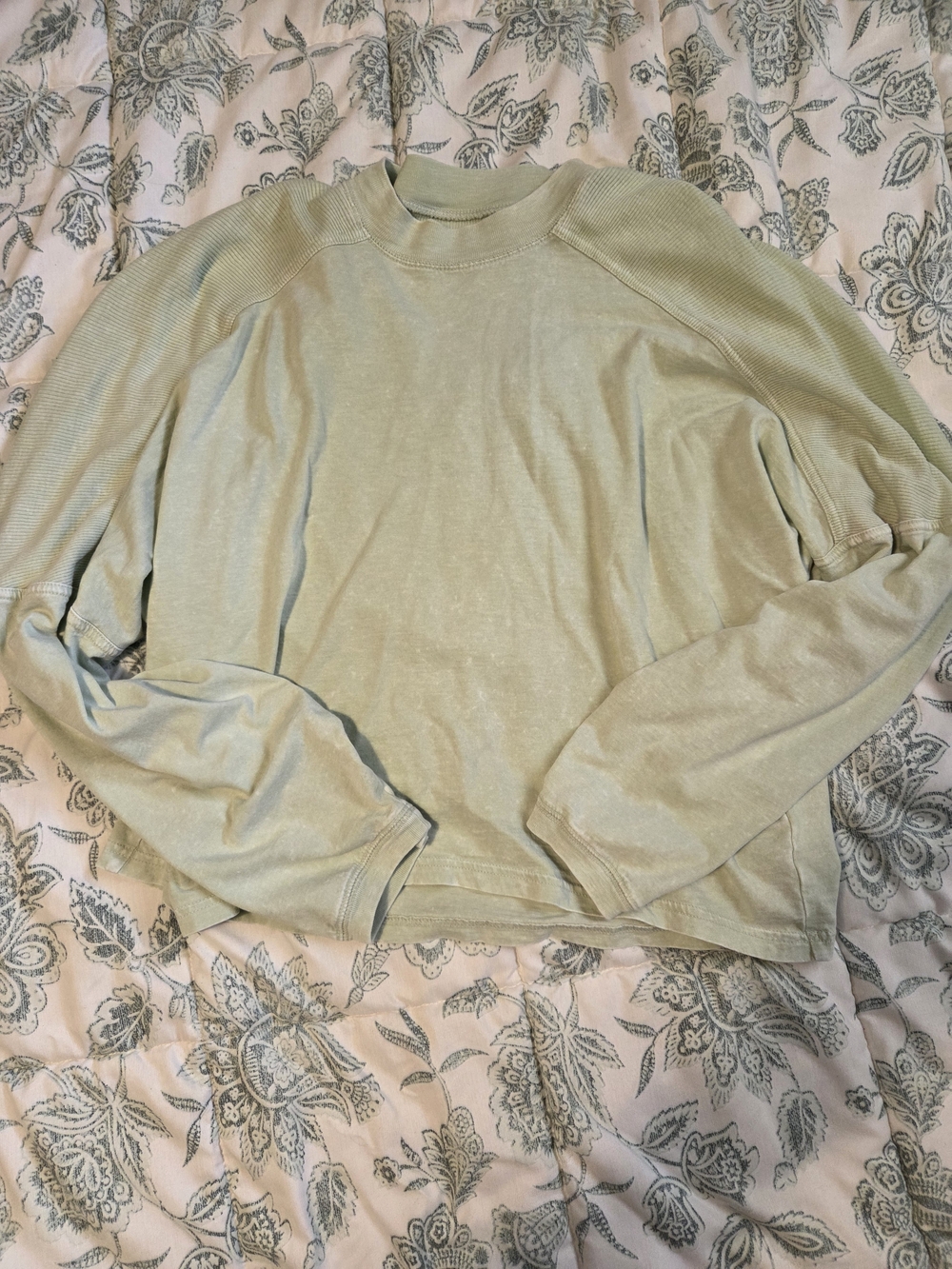 Aerie Light Sage Green Long Sleeve Pullover, Very Light Weight